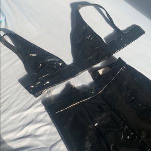 BLACK 2 PIECE VINYL SET